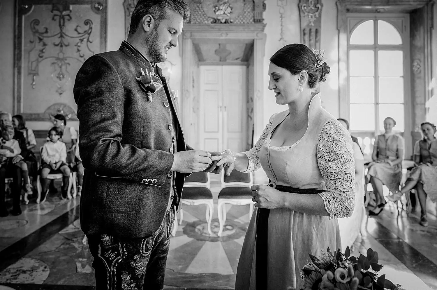 Heiraten In österreich Als Deutscher Heiraten im Schloss Mirabell in Salzburg – Hochzeitsfotos im Marmorsaal